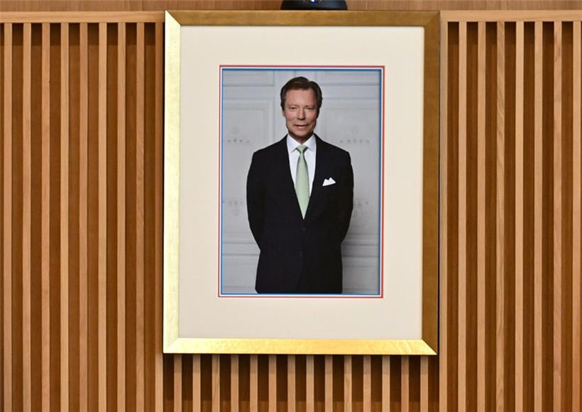 Das Portrait von Großherzog Henri hängt derzeit noch im Escher Gemeindehaus
