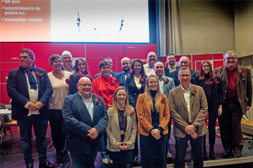 Das Quartett rund um Guy Altmeisch, Catia Pereira, Zenia Charlé und Thierry Wagner (erste Reihe; v.l.n.r) soll die LSAP wieder in den Schöffenrat bringen
