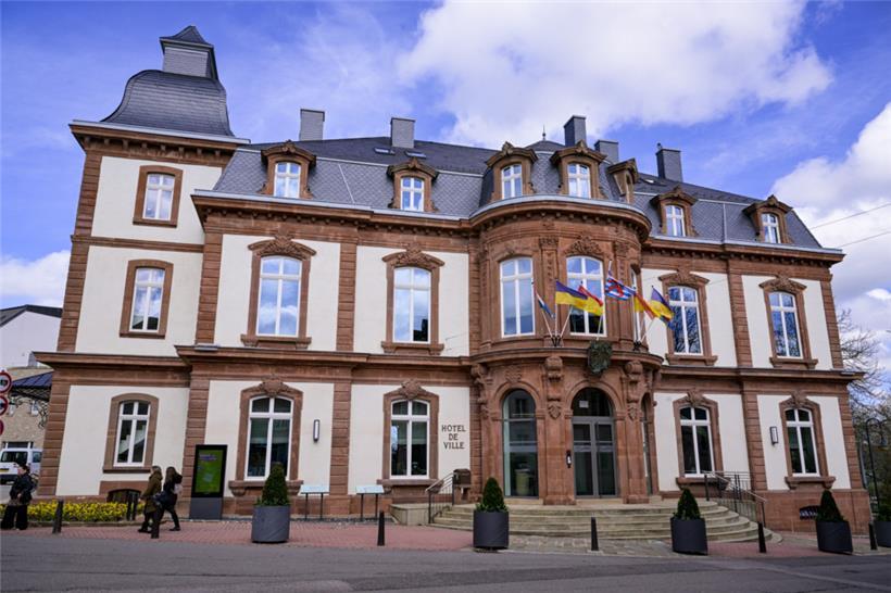 Das Rathaus wurde renoviert und erstrahlt nun in neuem Glanz