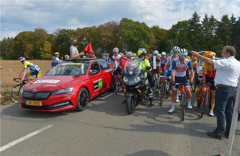 Das Rennen wurde etwa 40 Kilometer vor dem Ziel auf dem Plateau hinter Syren neu gestartet
