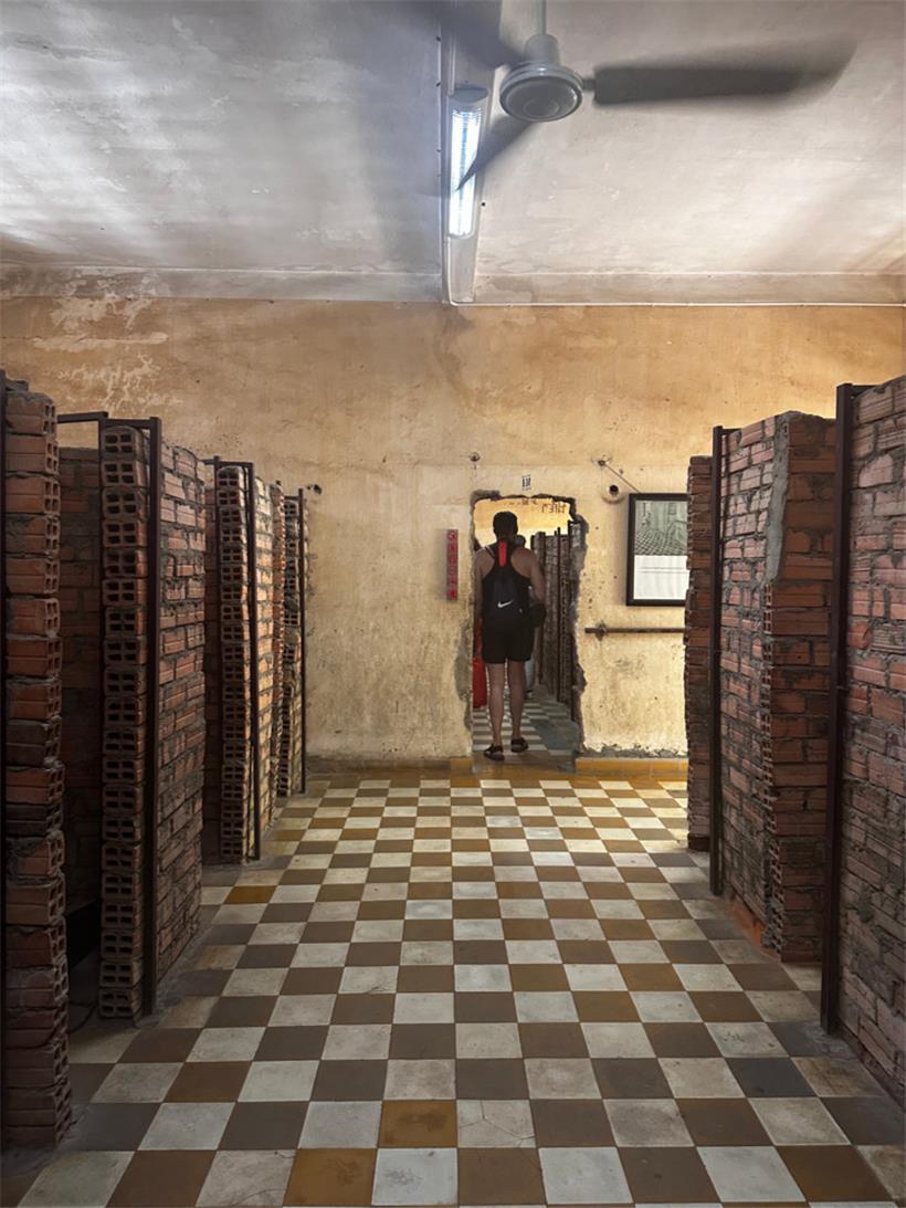 Das S-21 war das größte Foltergefängnis der Khmer Rouge. Heute wird dort an die schrecklichen Verbrechen erinnert.
