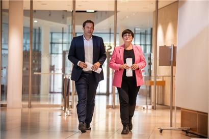 Das SPD-Führungsduo Saskia Esken und Lars Klingbeil hat derzeit keinen leichten Stand
