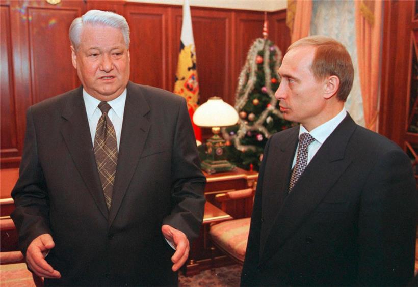 Das Schicksal nimmt seinen Lauf. Silvester 1999, im Kreml: der russische Präsident Boris Jelzin (l.) und der russische Ministerpräsident Wladimir Putin
