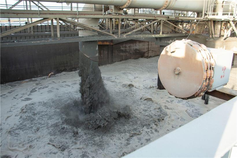 Das Schiff kann bis zu 6.000 m³ Sand-Wasser-Mischung lagern