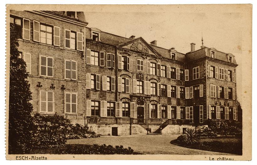 Das Schloss zu Beginn des 20. Jahrhunderts: Ein zweiter Stock und ein Mansardend...