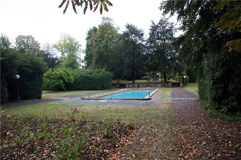 Das Schwimmbecken auf dem Areal von Heintz von Landewyck in Hollerich wird erhal...
