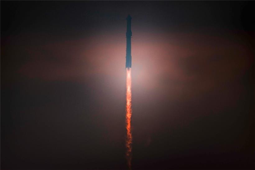 Das SpaceX Starship startete während seines vierten Testflugs vom Strand von Boca Chica, Texas
