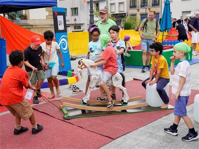 Das Spielfest zieht stets viele Besucher an