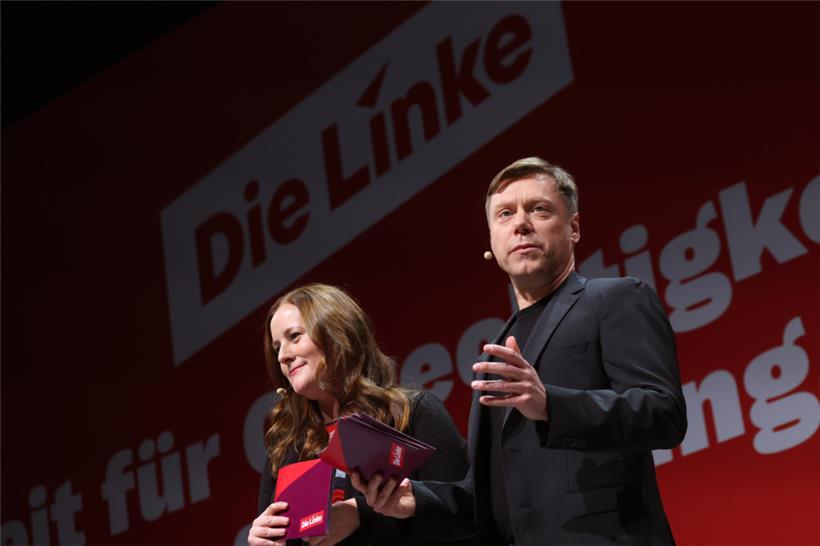 Das Spitzen-Duo der Linken, Janine Wissler (l) und Martin Schirdewan, wirkte beim Auftakt des Parteitages etwas nervös
