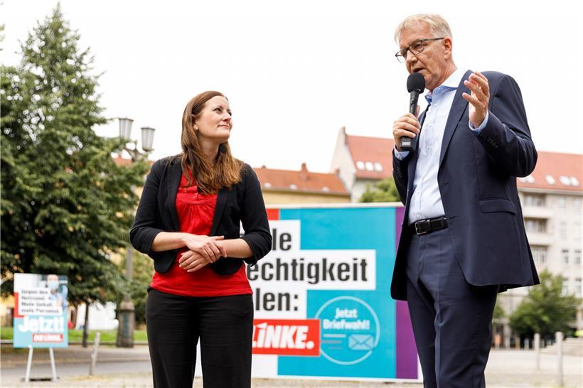 Das Spitzenkandidatenduo der Linke, Janine Wissler und Dietmar Bartsch, will kleinere Haushalte ent- und reichere Haushalte belasten
