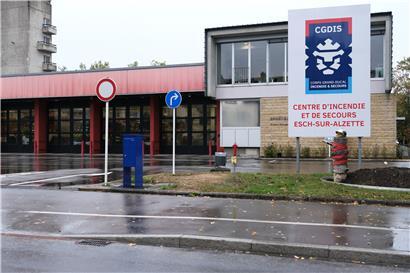 Das „Sprëtzenhaus Pierre Krieps“ in Esch/Alzette. Seit 2018 werden alle lokalen und regionalen Einrichtungen der Rettungsdienste unter dem Dach des CGDIS zusammengeführt. Ziel ist ein effizienter ziviler Sicherheitsschutz.
