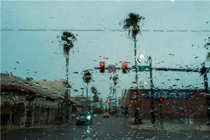 Das Stadtviertel Ybor City ist größtenteils leer, als sich Hurrikan Milton am 8. Oktober 2024 in Tampa, Florida, nähert
