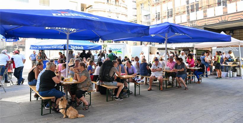 Das „Stock Car Tornado Team Hamm“ hatte seinen Stand auf dem Hamilius errichtet