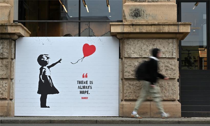 Das Symposium „Institutions and Resistance – Alliances for Art at Risk“ soll dazu dienen, eine möglichst vollständige Bestandsaufnahme der aktuellen Verletzungen in Sachen Kunstfreiheit und „existentieller Bedrohung“ von Künstler(innen) zu erstellen
