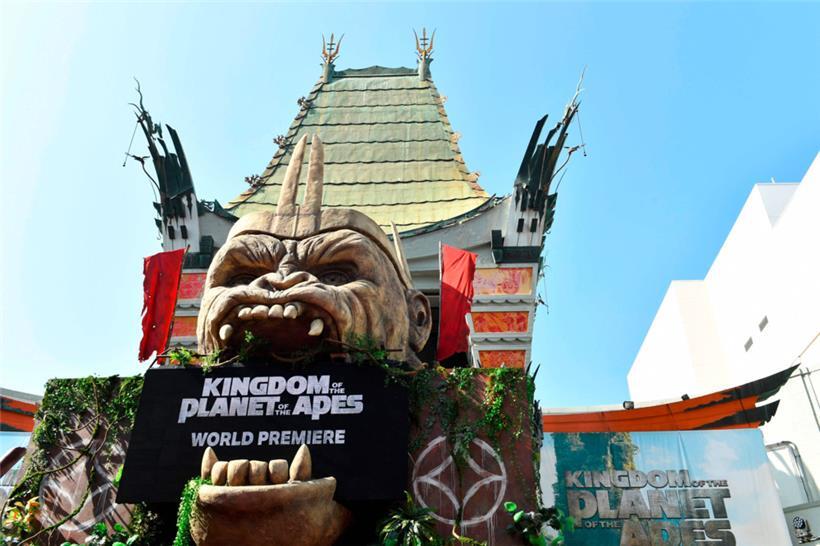 Das TCL Chinese Theatre war bereit für die Weltpremiere von „Kingdom of the Planet of the Apes“ Anfang Mai
