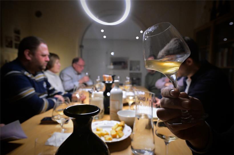 Das Tageblatt organisierte zusammen mit der Domaine Kox eine blinde Weinverkostung
