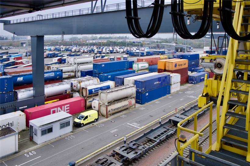 Das Terminal vom Verladekran aus gesehen