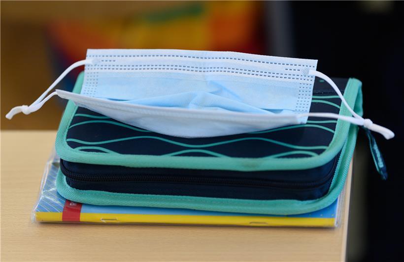 Das Tragen von Masken wird demnächst auch in den Privatschulen verpflichtend sein. Doch es gibt Wege, dies zu umgehen.

