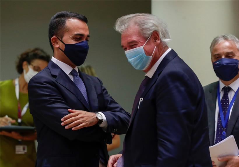 Das Treffen der EU-Außenminister, an dem ebenfalls Luxemburgs Chefdiplomat Jean Asselborn – hier im Gespräch mit seinem italienischen Amtskollegen Luigi Di Maio – teilnahm, war das erste seit Beginn der Corona-Krise, das wieder in Brüssel unter physischer Beteiligung stattfand

