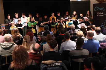 Das Vokalensemble der Musikschule in Petingen bei einem Auftritt im Jahr 2019
