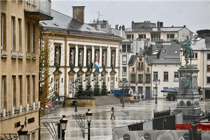 Das Wetter ist meist schlecht, jeden Morgen herrscht Stau und jedes vierte Kind in Luxemburg ist von Armut betroffen – sind das Naturgesetze, die nur in Luxemburg gelten?

