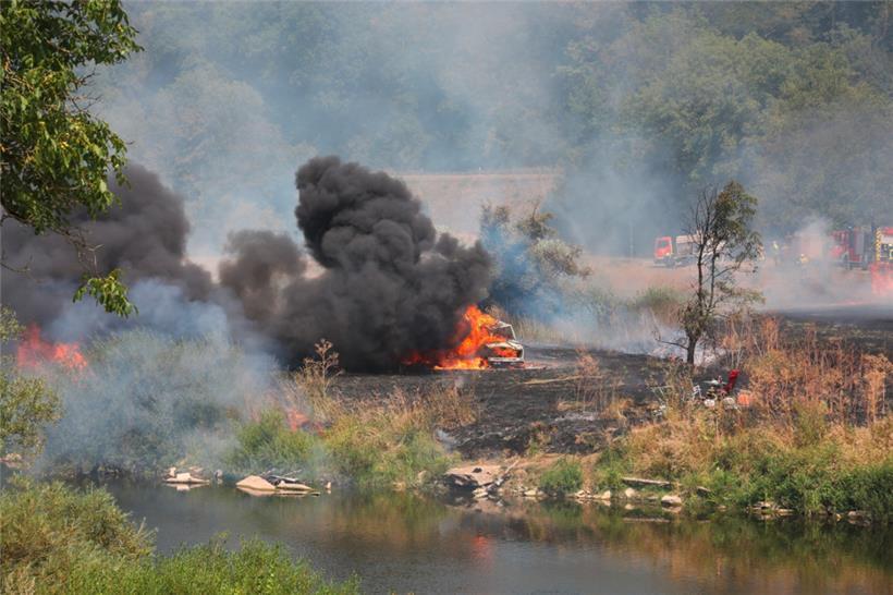 Das Wohnmobil stand auf einem Grundstück auf der gegenüberliegenden Sauerseite v...