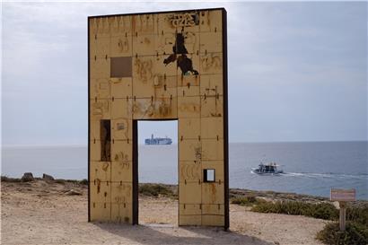 Das Ziel vieler, die von Libyen aus flüchten: die „Porta d’Europa“ auf der italienischen Insel Lampedusa 
