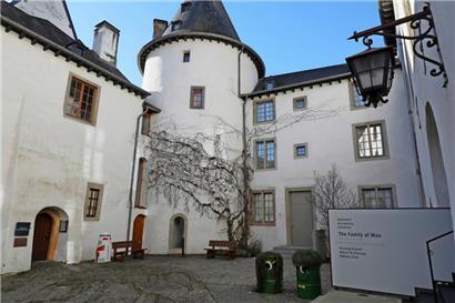 Das berühmte Schloss von Clerf beherbergt die Gemeindeverwaltung und die Ausstellung „The Family of Man“
