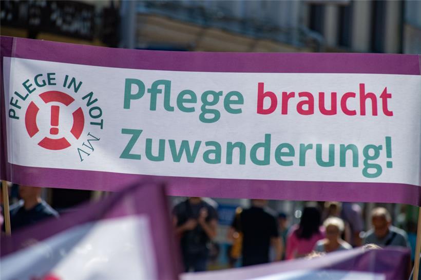 Das deutsche Bündnis „Pflege in Not“ fordert mehr Personal – und zwar auch durch Zuwanderung
