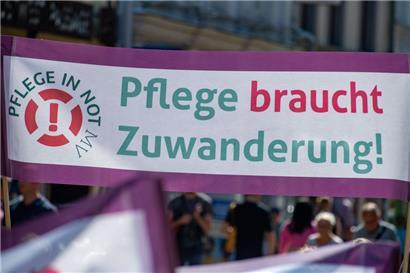 Das deutsche Bündnis „Pflege in Not“ fordert mehr Personal – und zwar auch durch Zuwanderung
