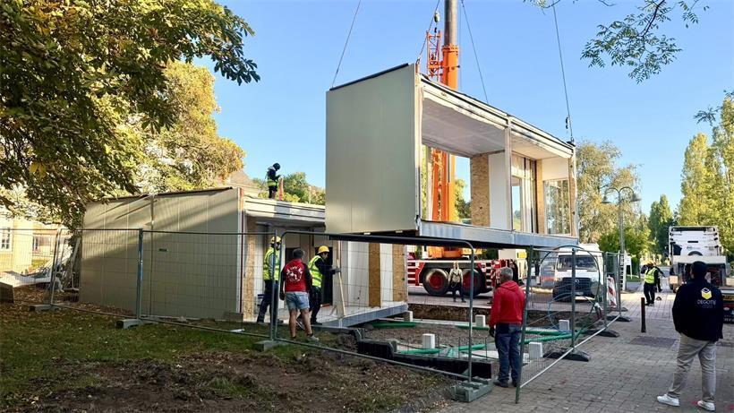Das eingeschossige Gebäude wird aus vier neuen Modulen zusammengesetzt und hat eine Bruttofläche von 120 Quadratmetern