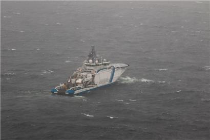 Das finnische Grenzschutzboot Turva patrouilliert nahe der beschädigten Balticconnector-Pipeline
