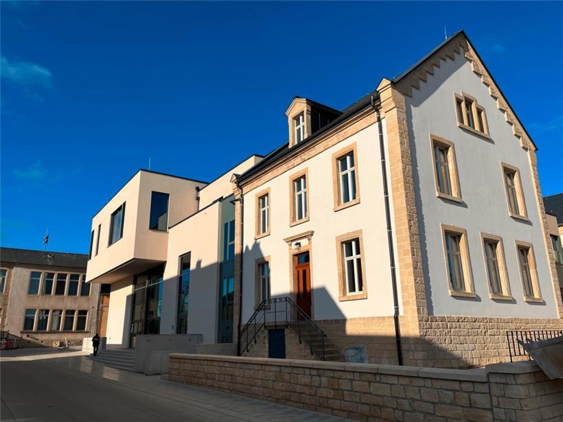 Das frisch renovierte Kulturzentrum der Gemeinde Bettemburg in Hüncheringen. Off...