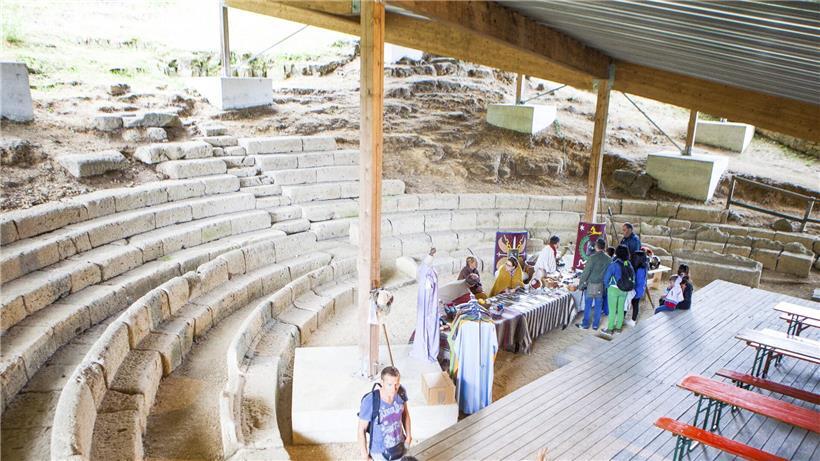 Gallo-römisches Theater Dalheim bei Porte Ouverte 2015 mit Zuschauern und antiker Architektur