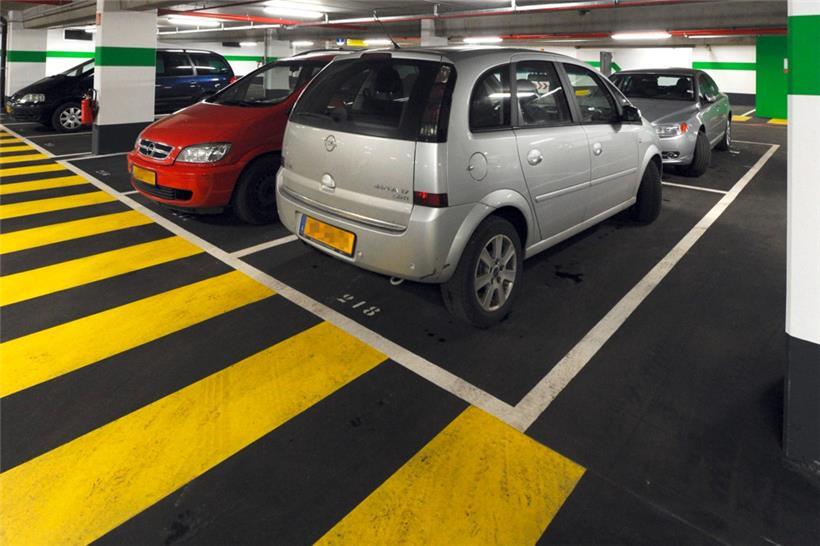 Das geplante Parkhaus soll im Herbst 2023 eröffnet werden und rund 230 Autos Platz bieten
