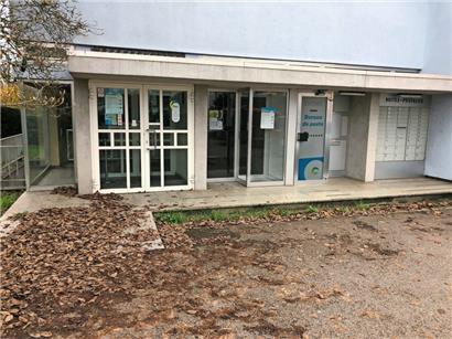 Das geschlossene Postamt gibt im Zentrum von Colmar-Berg ein desolates BIld ab
