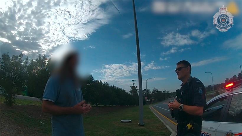 Das ist nicht so gelaufen, wie er geplant hatte: Vier Stunden hing der Betrunkene unter dem Lkw fest – und kassierte am Ende eine Geldbuße von umgerechnet 173 Euro
