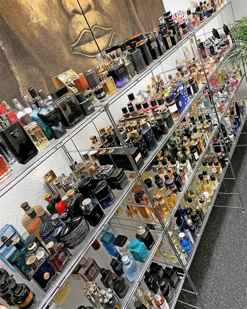 Das ist nur ein Teil der riesigen Parfüm-Sammlung von Jeremy Fragrance
