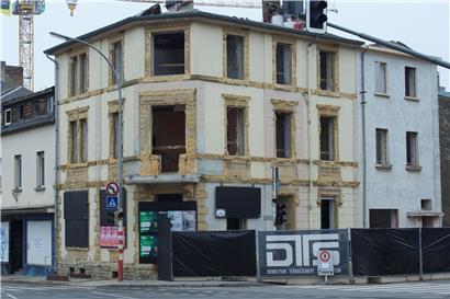 Das ist oft das Ende. So sieht es aus, wenn Gebäude abgerissen werden. Das Foto zeigt ein Gebäude in der rue de l’Aciérie in der Hauptstadt. Auf „Luxembourg under destruction“ gibt es noch viel mehr Belege. 
