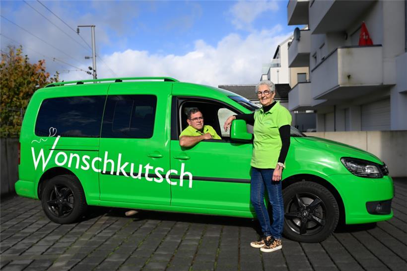 Das kleinere der beiden Fahrzeuge der ASBL „Wonschkutsch“: Die beiden „Kutscher“ François Gobillot und Léa Baulesch haben viel zu erzählen
