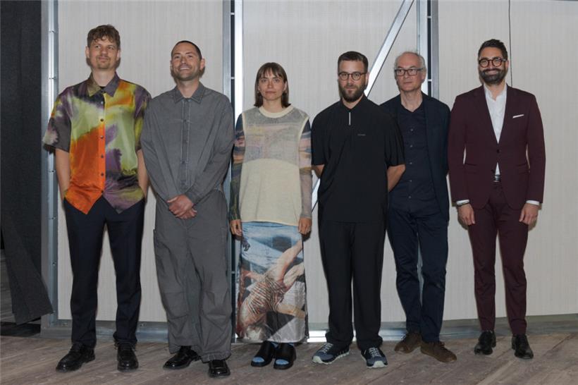 Das künstlerische Team und der Kulturminister bei der Eröffnung des Luxemburger Pavillons
