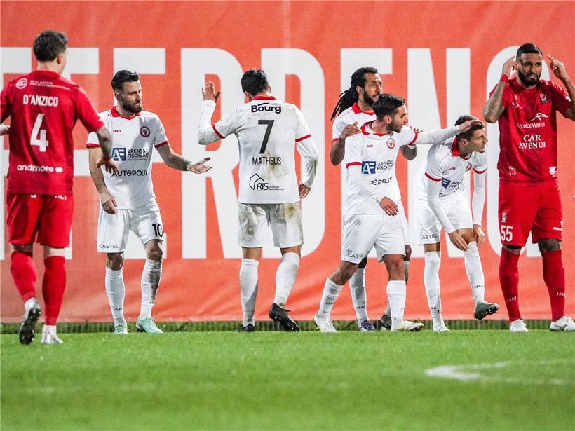 Emotionales Fußballspiel mit wechselnden Führungen und intensiven Momenten beim letzten Aufeinandertreffen