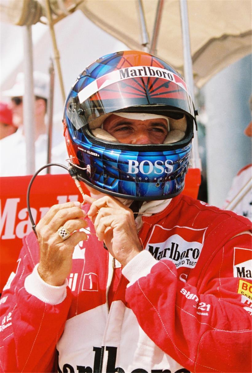 Das markante dunkelblau-rote Helmdesign steht für Fittipaldi in der F1 und in der CART-Serie
