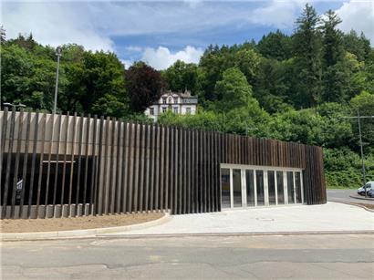 Das neue, mit Holzpaneelen verkleidete „Parkhouse Benelux“ 
