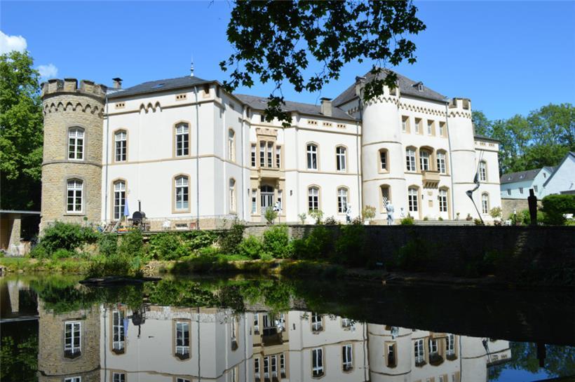 Das renovierte Schloss Kewenig gibt eine herrliche Kulisse für die Skulptura 2022 ab
