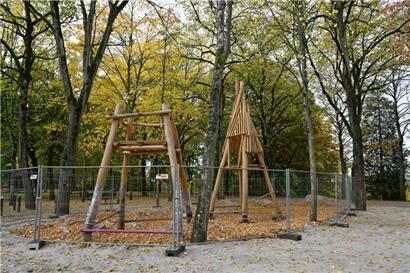 Das temporäre Holzmodul muss einer neuen Burg weichen
