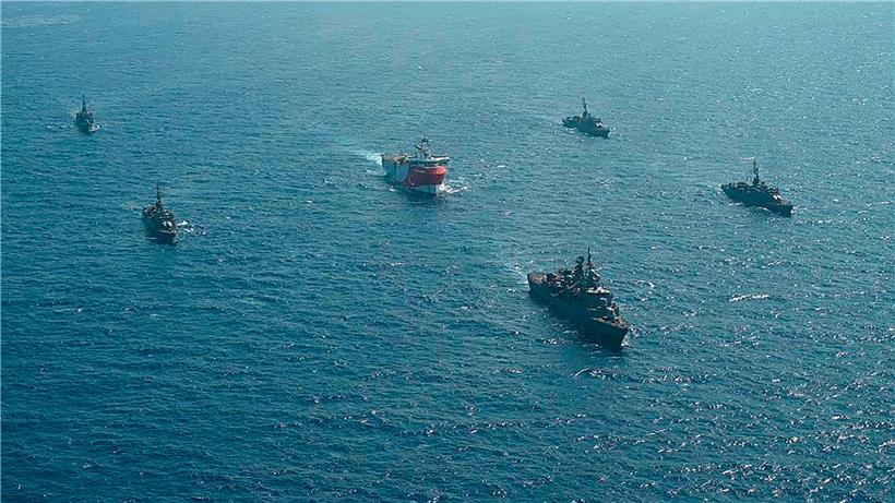Das türkische Forschungsschiff „Oruc Reis“ setzte gestern, begleitet von der Marine, seine Suche nach Erdgas südlich der griechischen Inseln Rhodos und Kastelorizo fort 

