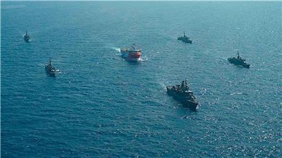 Das türkische Forschungsschiff „Oruc Reis“ setzte gestern, begleitet von der Marine, seine Suche nach Erdgas südlich der griechischen Inseln Rhodos und Kastelorizo fort 
