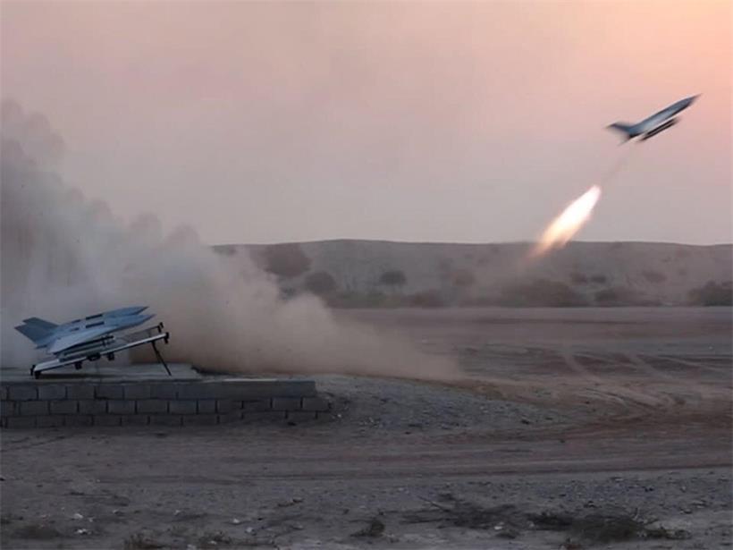 Das von Sepahnews dem Nachrichtenkanal der Islamischen Revolutionsgarden, herausgegebene Foto vom Dezember 2025 zeigt einen Start von Raketen- und Drohneneinheiten während einer militärischen Übung der Islamischen Revolutionsgarden im Persischen Golf und in der Straße von Hormus
