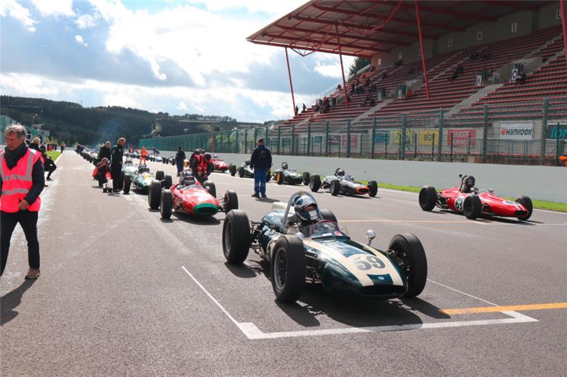 Das zahlende Publikum konnte die Autos von ganz nahe bestaunen